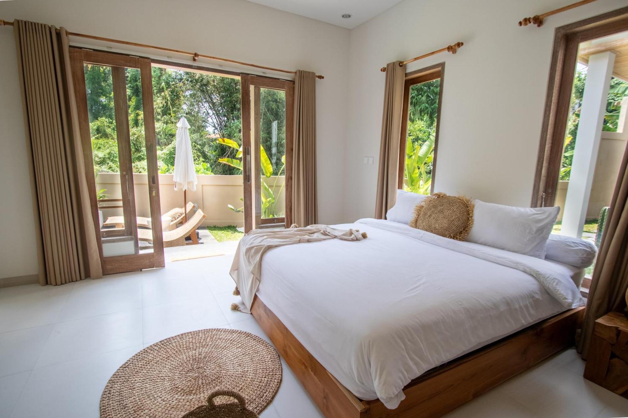 Villa Relaxation Place! 3bdr With Jungle And Small View In Canggu *