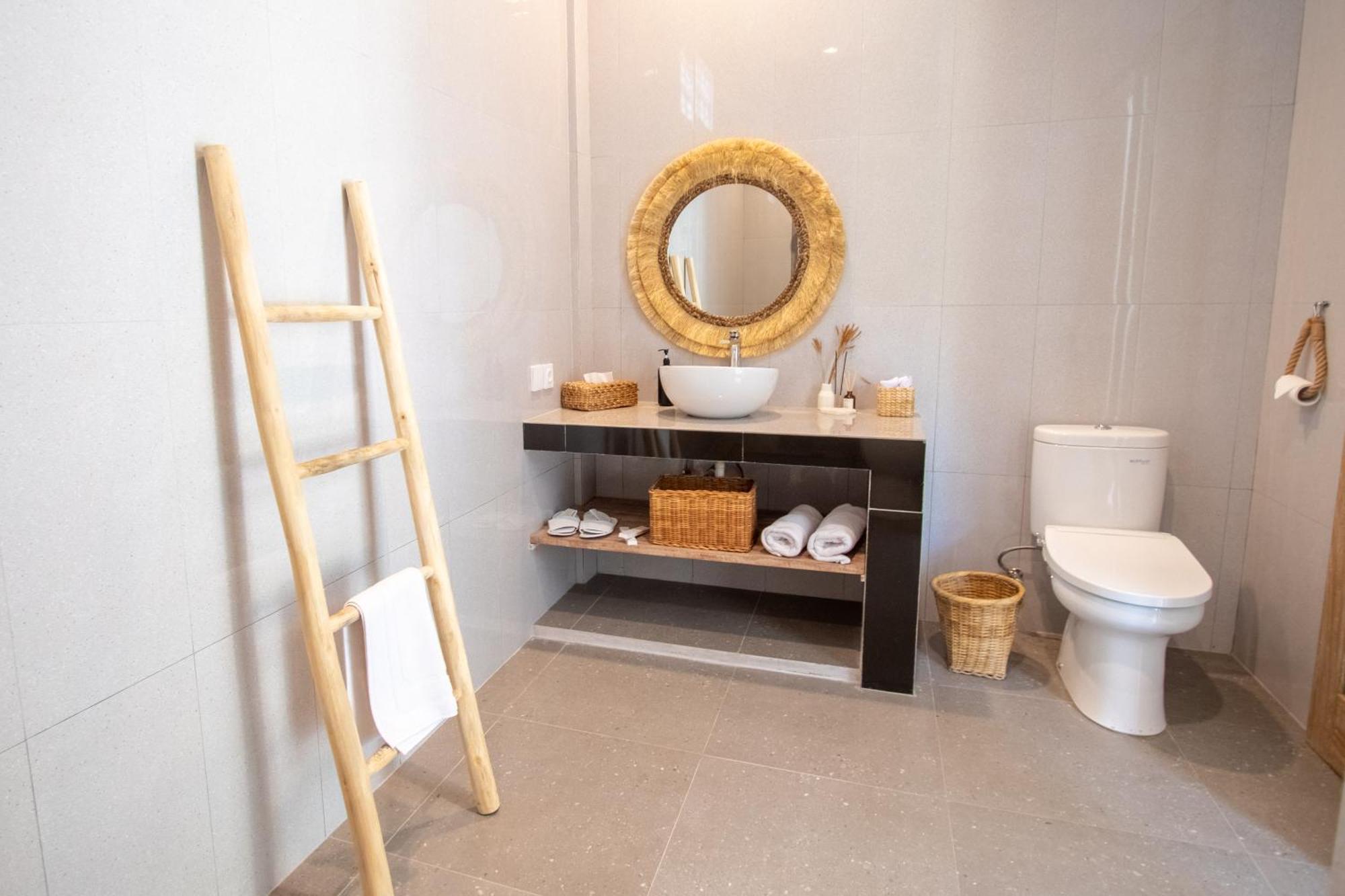 Relaxation Place! 3bdr With Jungle And Small View In Canggu * Seminyak (Bali)